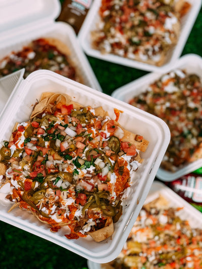 Nachos in a white container from Tacomio